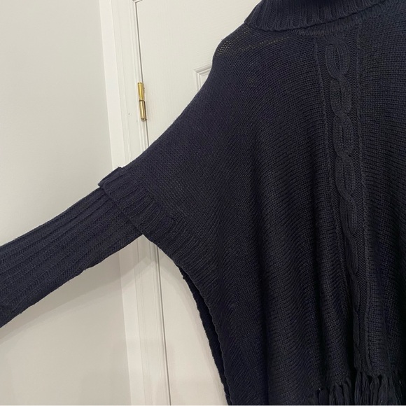 ARDENE | Black Cable knit fringed oversized shawl - Picture 7 of 9